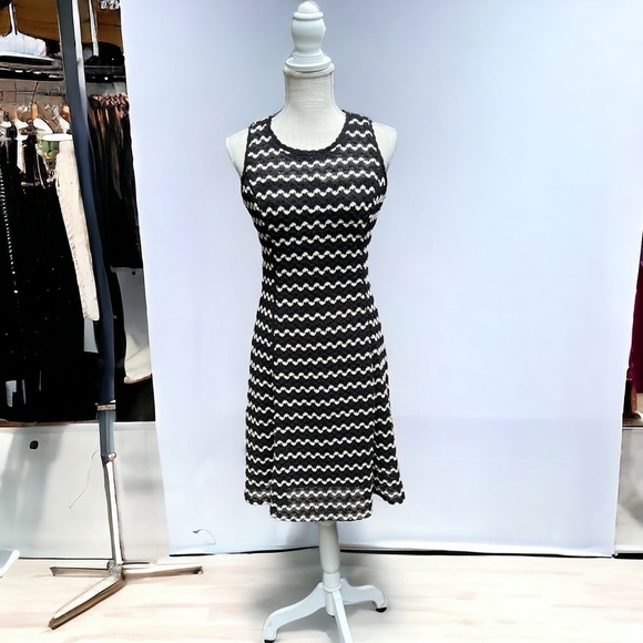 🌻Karl Lagerfeld Paris Crochet Knit A-Line Dress Size 6 - Picture 3 of 11